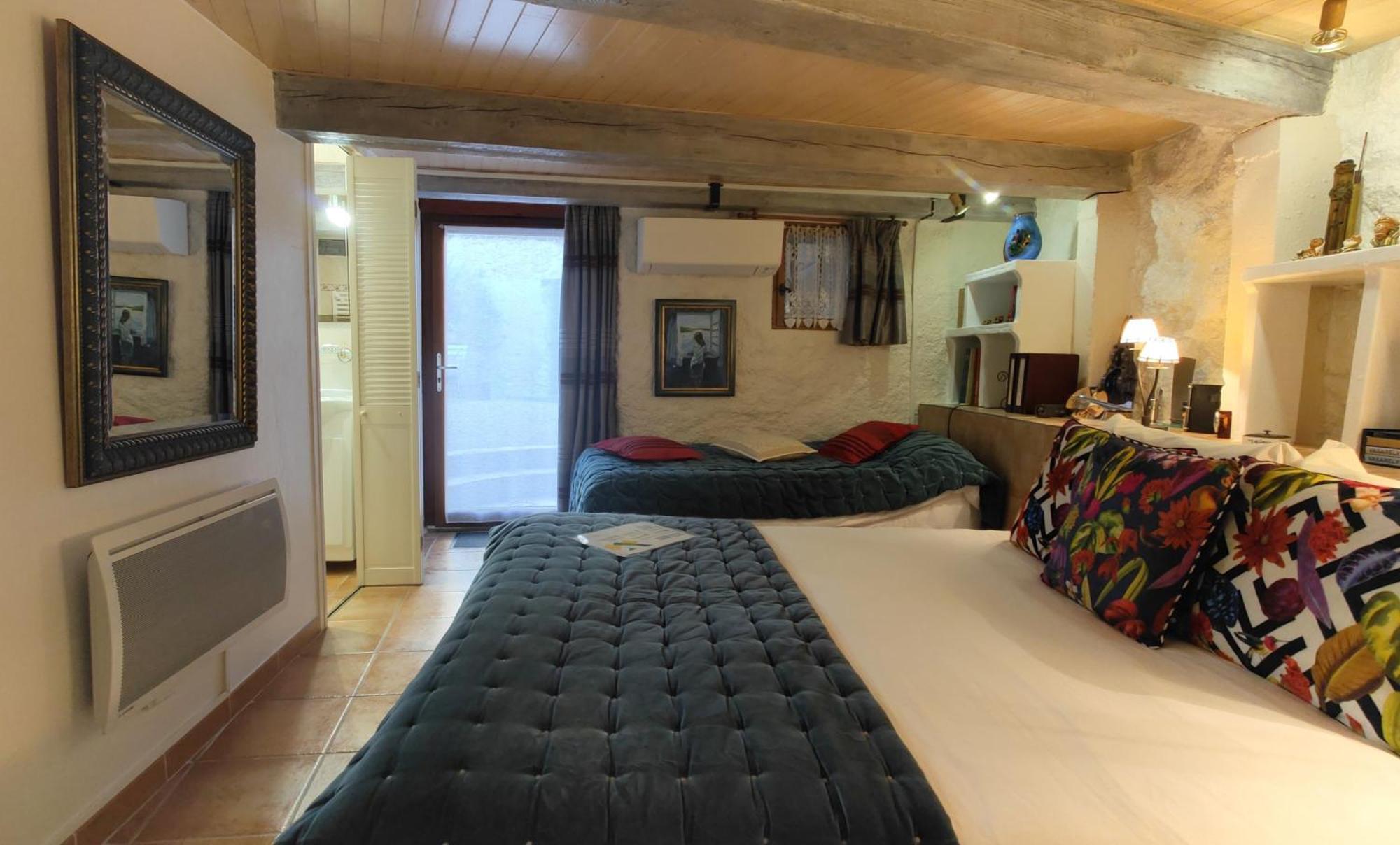 Mas Peu Del Causse Bed & Breakfast Thuir Oda fotoğraf